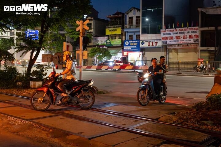thot tim canh nguoi ha noi bat chap vuot rao chan, dua toc do voi tau hoa hinh anh 22