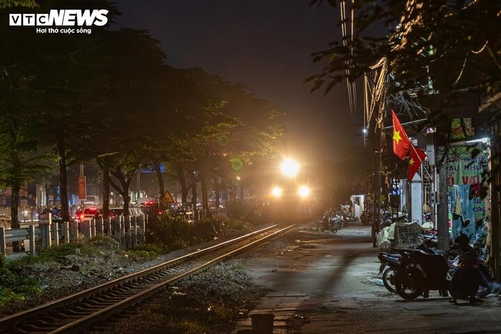 thot tim canh nguoi ha noi bat chap vuot rao chan, dua toc do voi tau hoa hinh anh 26