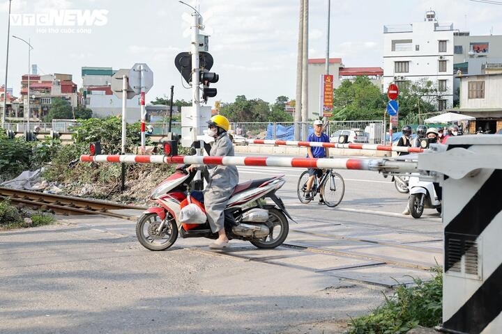 thot tim canh nguoi ha noi bat chap vuot rao chan, dua toc do voi tau hoa hinh anh 7