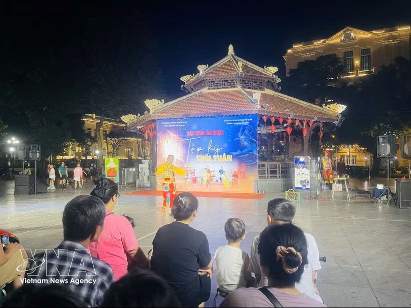 hanoi circus, school turn hoan kiem lake into open-air stage picture 1