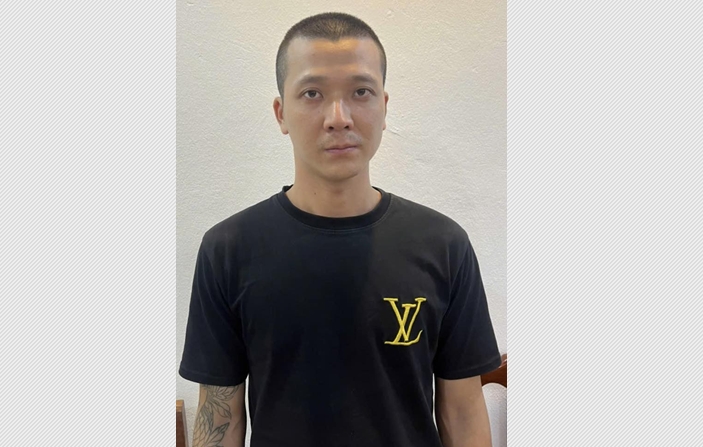 danh tinh tai xe xe om cam dao de doa, thu 700.000 dong cua khach hang hinh anh 1
