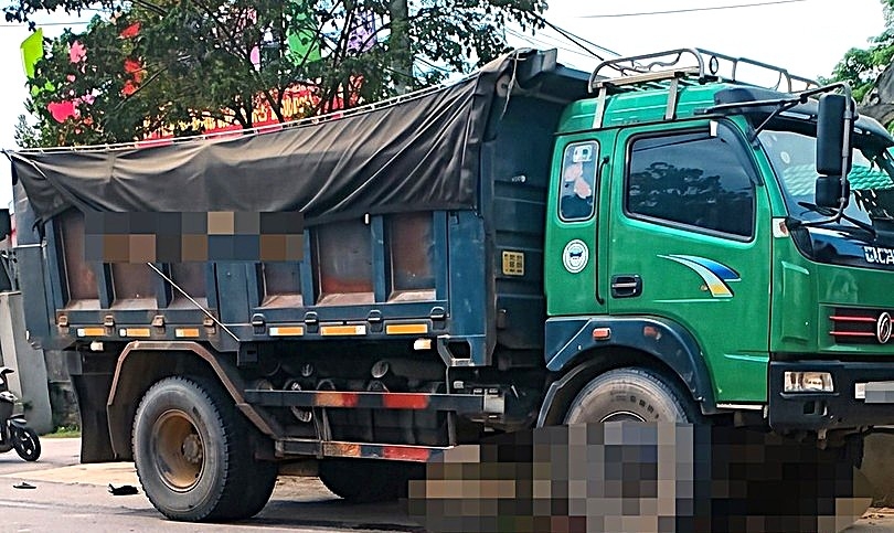 xe may dien va cham voi xe tai o ha tinh, 2 nguoi tu vong hinh anh 1