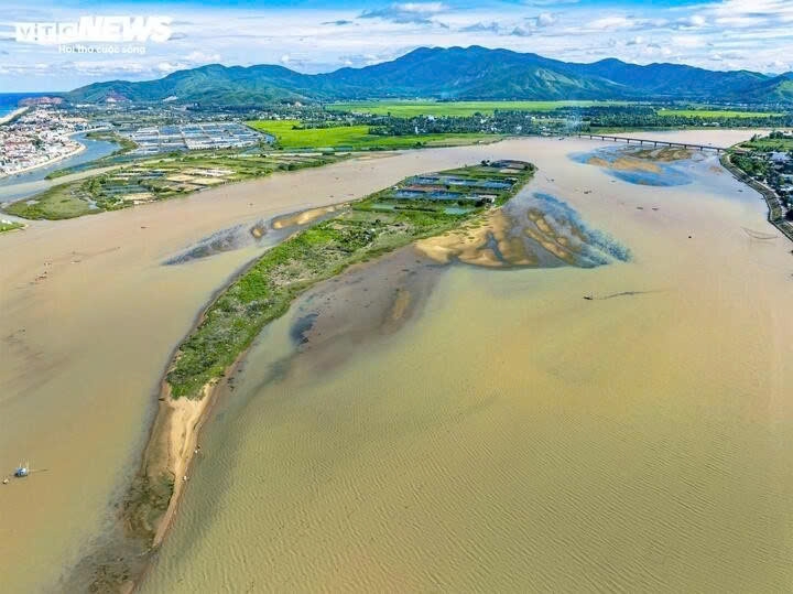 unique whale-shaped mountains and sand dunes in gia lai picture 8