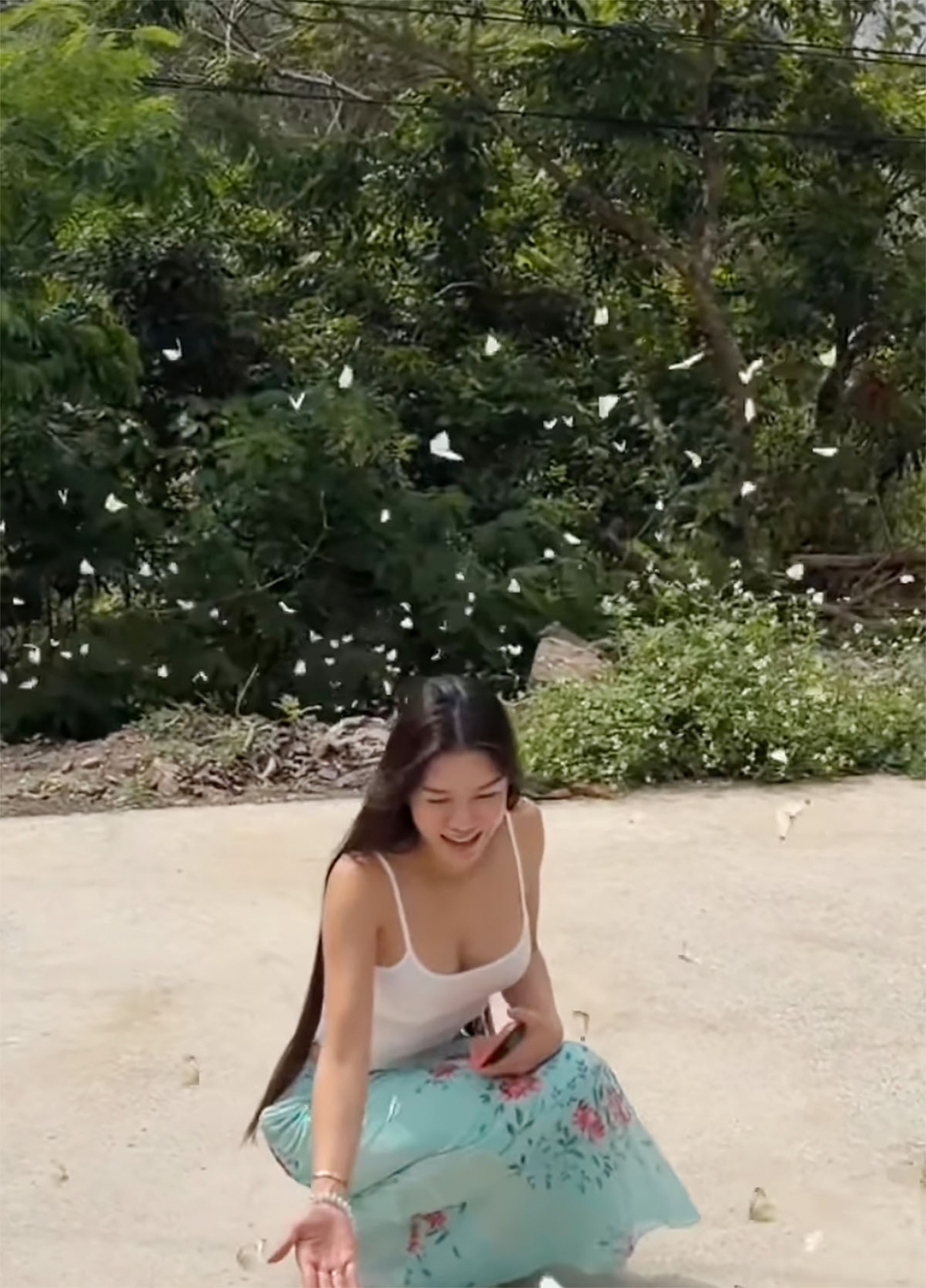 sao viet 19-5 nguoi dep kha nhu keu cuu vi bi don co bau 4 lan trong mot nam hinh anh 4