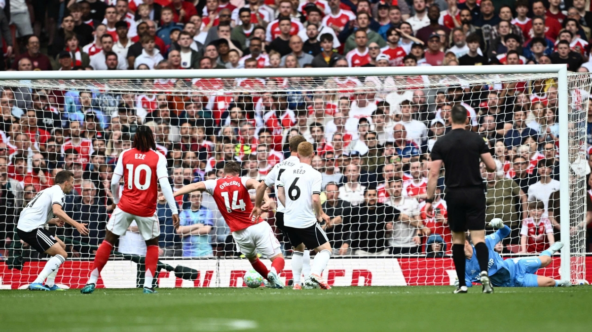 truc tiep arsenal 1-0 fulham saka don co cho viktor gyokeres hinh anh 2