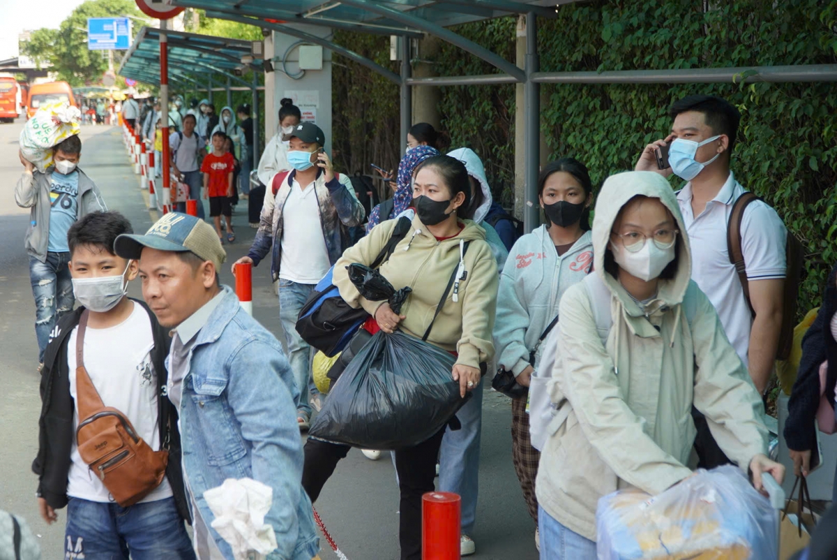 cua ngo tp.hcm dong duc chieu 3 5, un tac cuc bo tai nhieu diem hinh anh 6