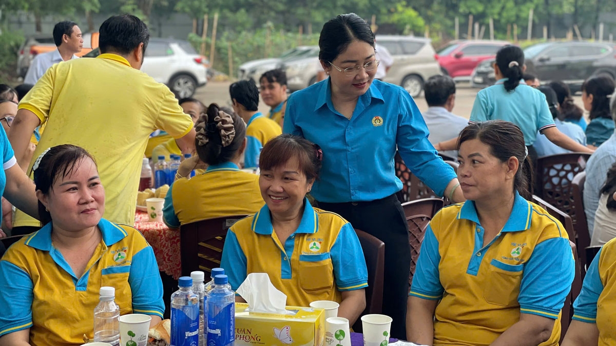 Khi tiếng nói công nhân ở TP.HCM được lắng nghe bên tách cà phê