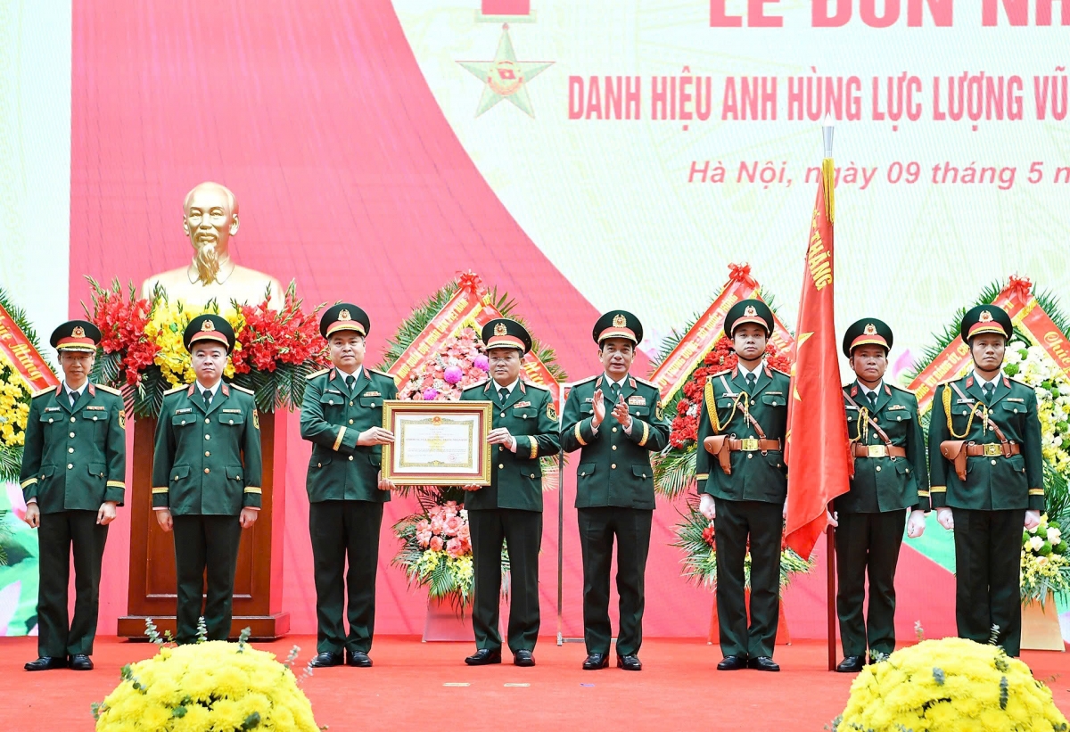 cuc 16 tong cuc ii don nhan danh hieu anh hung luc luong vu trang nhan hinh anh 4