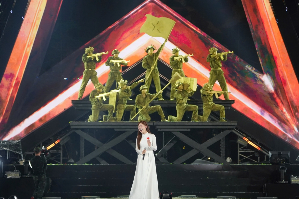 sao nhap ngu concert 2026 gay choang ngop voi dan khi tai va san khau khong lo hinh anh 2