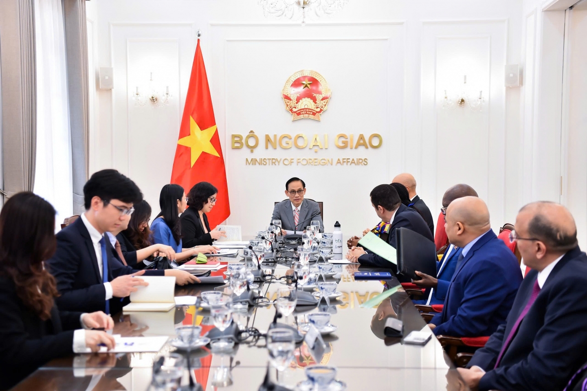 bo truong le hoai trung tiep nhom Dai su cac nuoc chau phi tai viet nam hinh anh 1