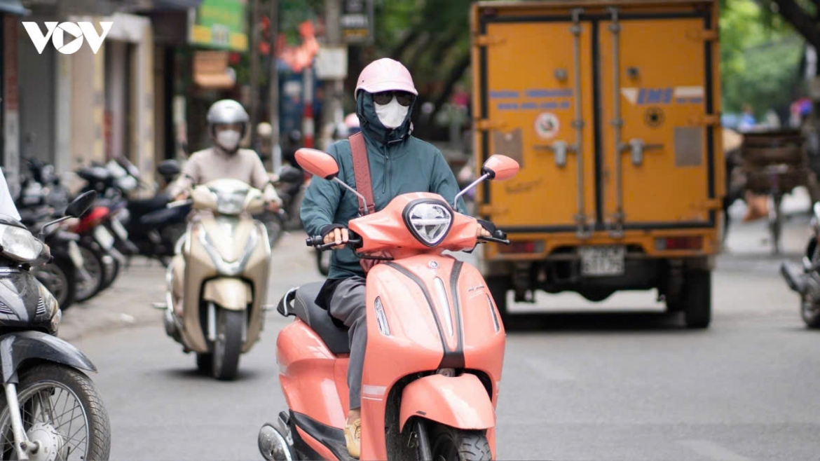 thoi tiet ngay 24 5 nang nong do lua tro lai, co noi cham nguong 40 do hinh anh 1