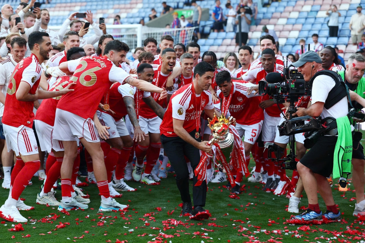 dan sao arsenal an mung cuong nhiet chuc vo dich ngoai hang anh 2025 2026 hinh anh 14