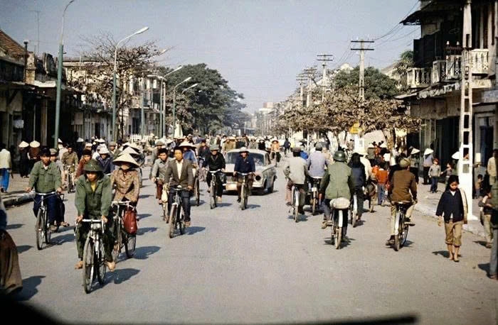 nguoi ha noi quan niem ve xe dap hinh anh 2