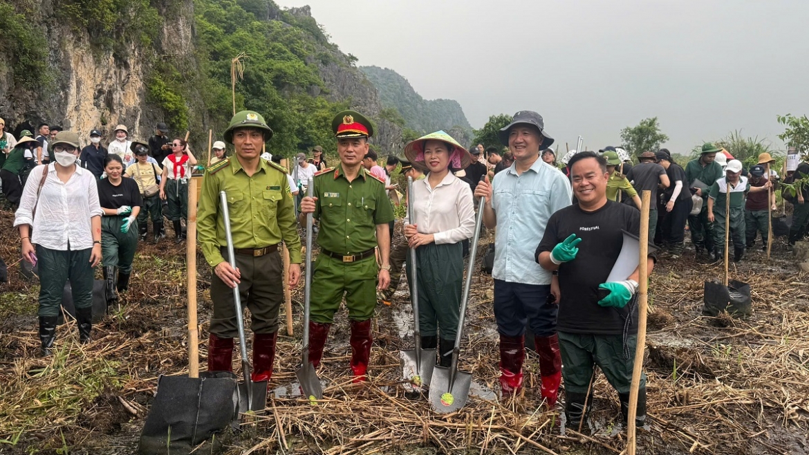 ha anh tuan, Den vau va dan sao viet san sang bung no tai ninh binh toi nay 30 5 hinh anh 2