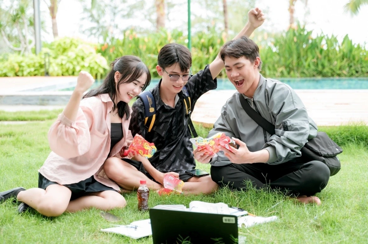  xe nhan sau khi uong dang tro thanh trao luu moi giua ngay nang nong gay gat hinh anh 1