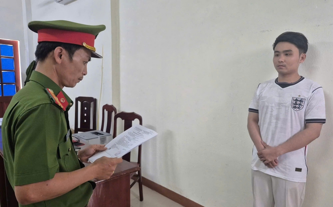 Tạm giữ nam nhân viên chiếm đoạt 84 điện thoại bán lấy tiền đầu tư tiền ảo