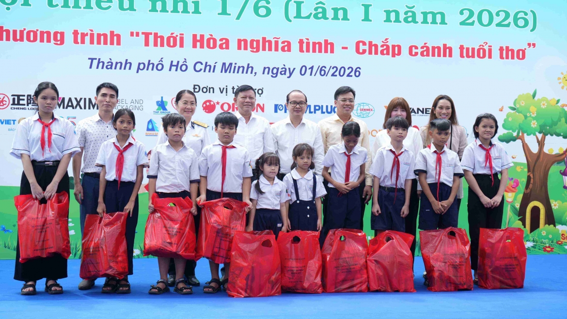 tan hiep phat dong hanh mang yeu thuong den tre em co hoan canh kho khan hinh anh 1