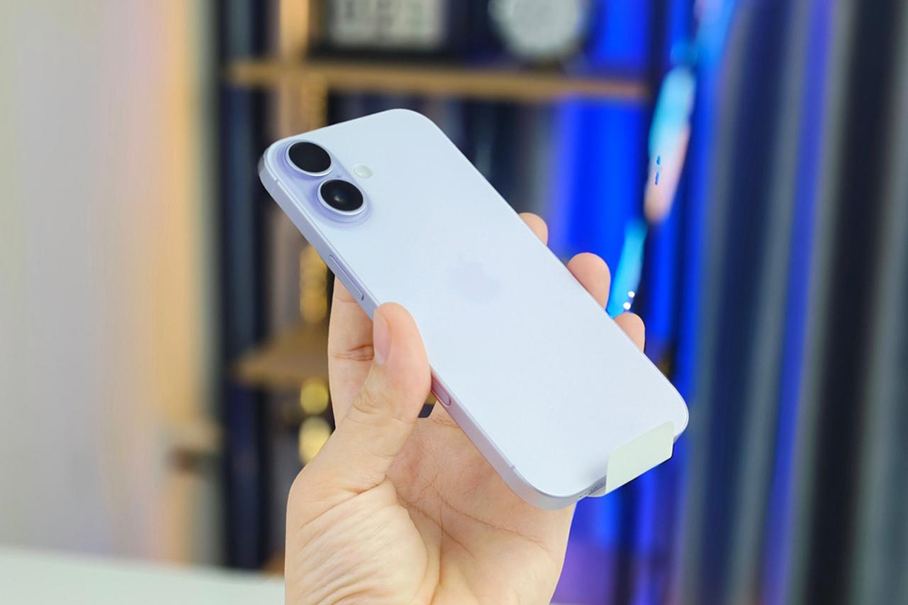 apple khien iphone 17 loi thoi chi sau chua den mot nam hinh anh 2