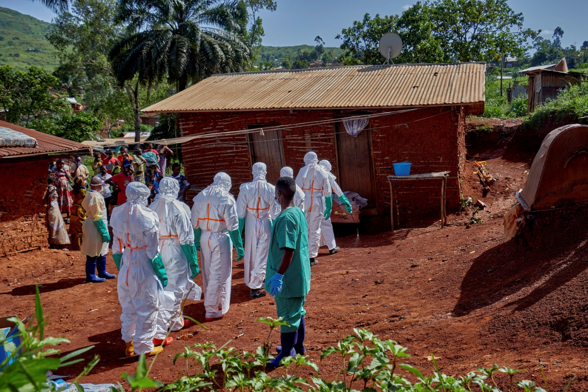 nhung hinh anh dau long tu tam dich ebola o congo hinh anh 9