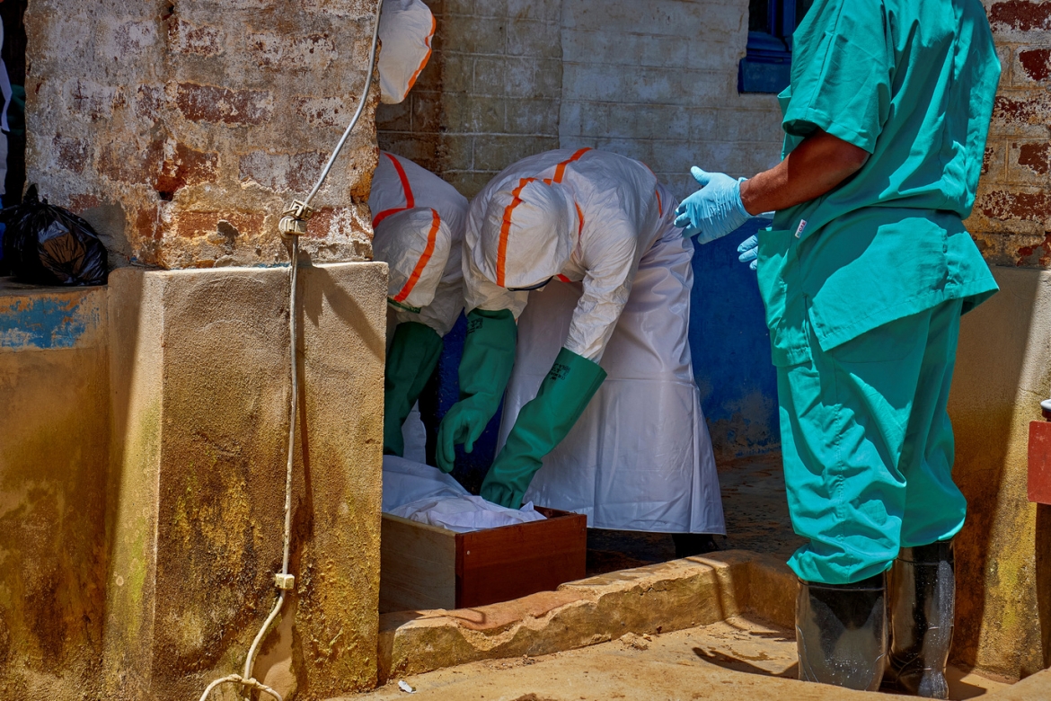 nhung hinh anh dau long tu tam dich ebola o congo hinh anh 8