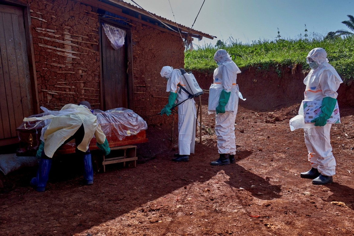 nhung hinh anh dau long tu tam dich ebola o congo hinh anh 4