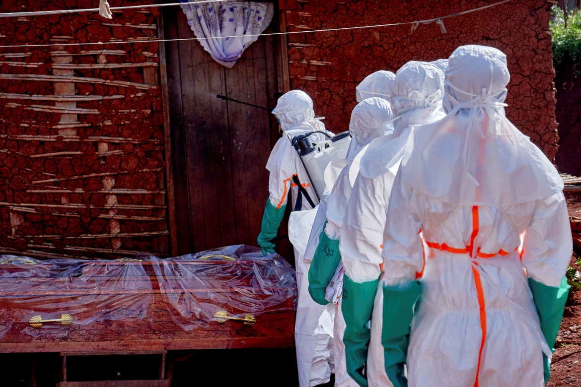 nhung hinh anh dau long tu tam dich ebola o congo hinh anh 3