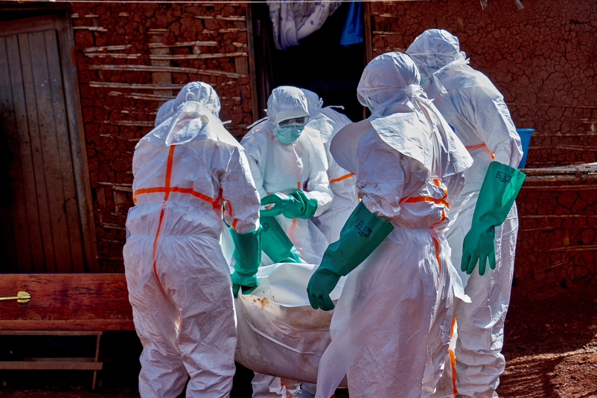 nhung hinh anh dau long tu tam dich ebola o congo hinh anh 2