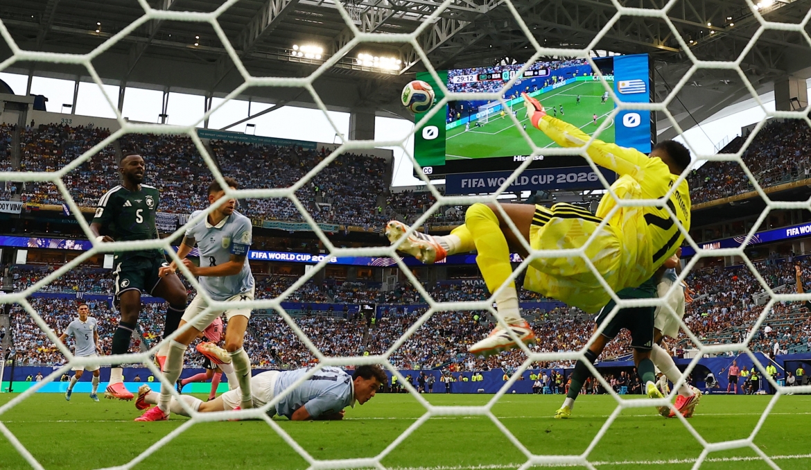 ket qua world cup hom nay 16 6 saudi arabia chia diem nghet tho truoc uruguay hinh anh 19
