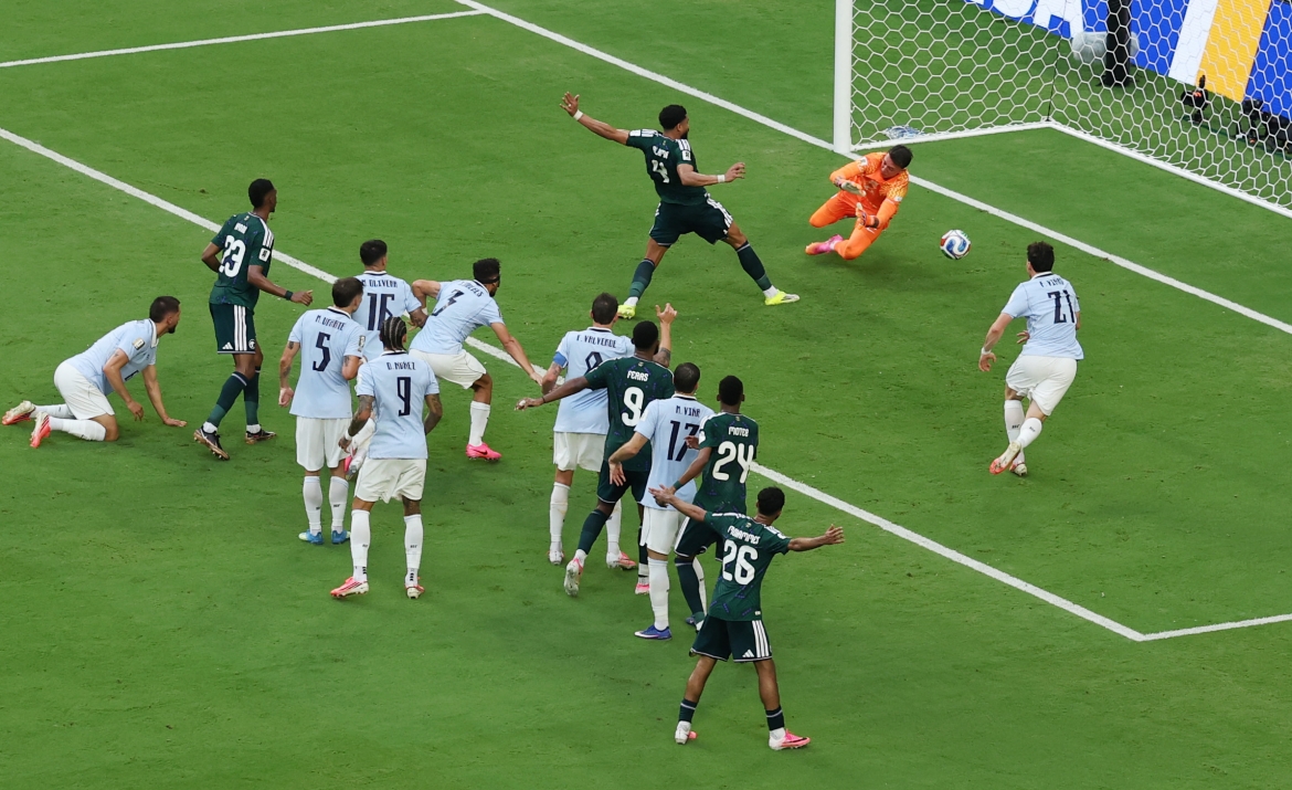 ket qua world cup hom nay 16 6 saudi arabia chia diem nghet tho truoc uruguay hinh anh 21