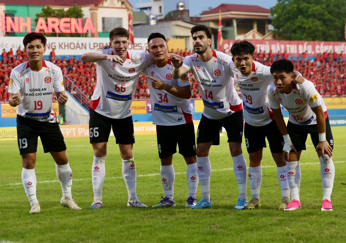 cau thu tung ban do bat khoc khi vo dich cup quoc gia, mo uoc tro lai Dt viet nam hinh anh 1