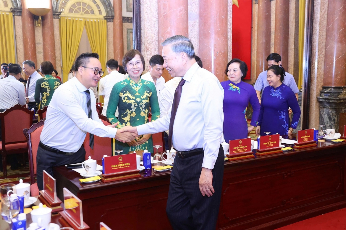 tong bi thu, chu tich nuoc to lam gap mat 101 nha bao tieu bieu hinh anh 3