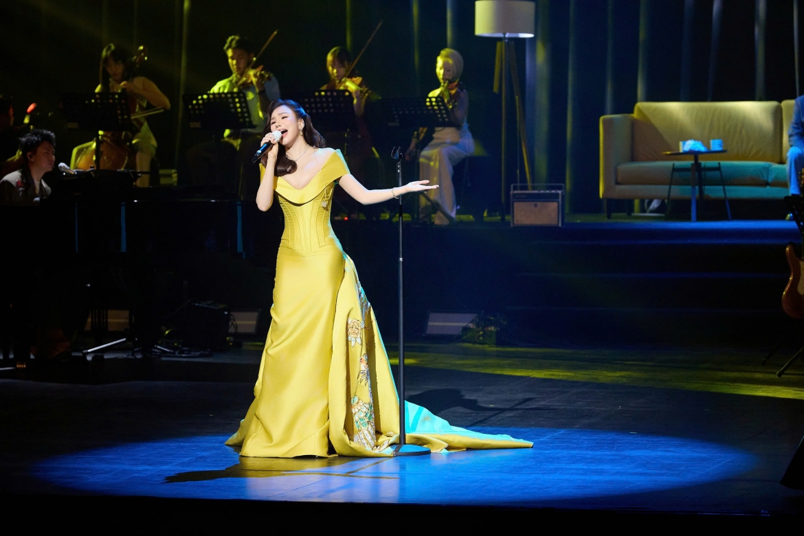 ho quynh huong van giu phong do hat live dang cap sau nhieu nam hinh anh 1