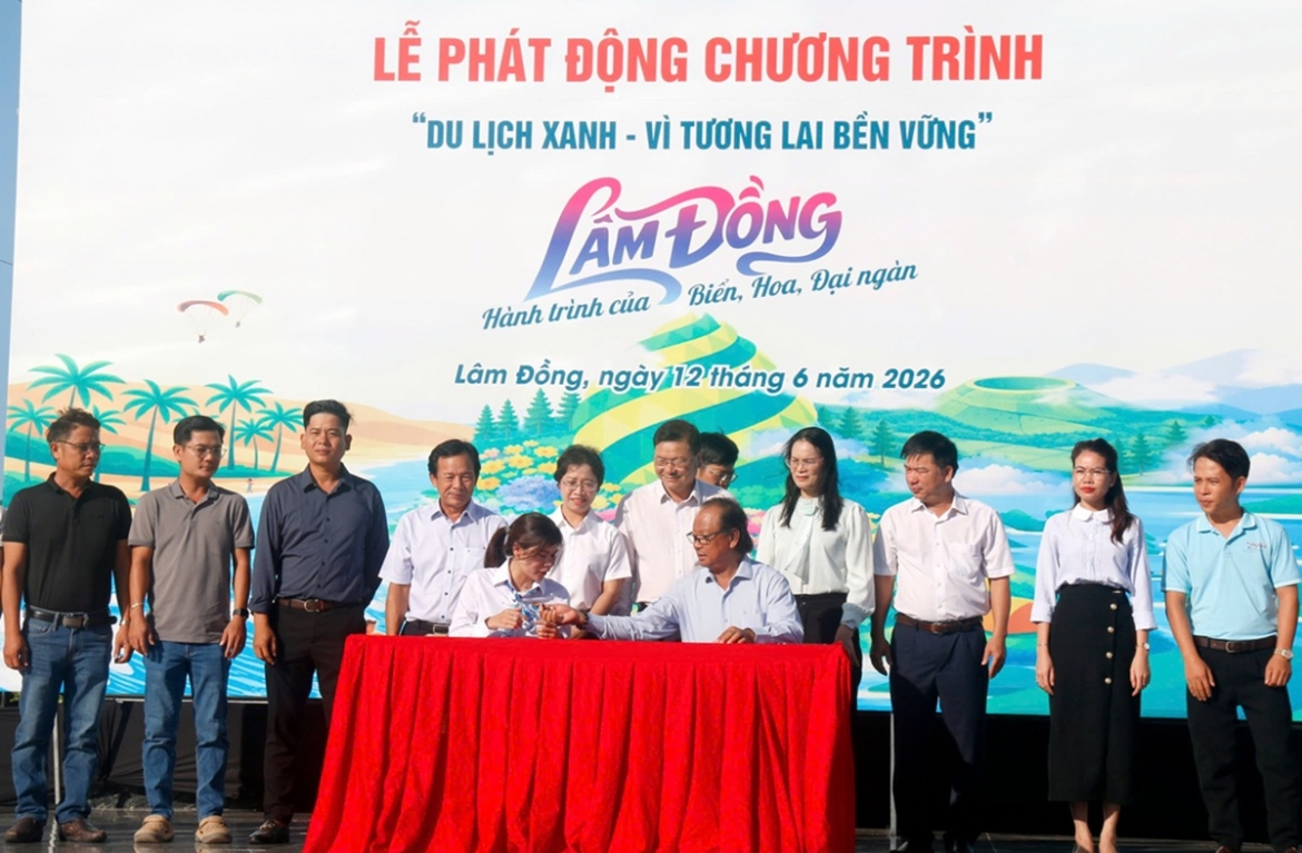 Day manh phat trien du lich xanh tai dac khu phu quy hinh anh 1