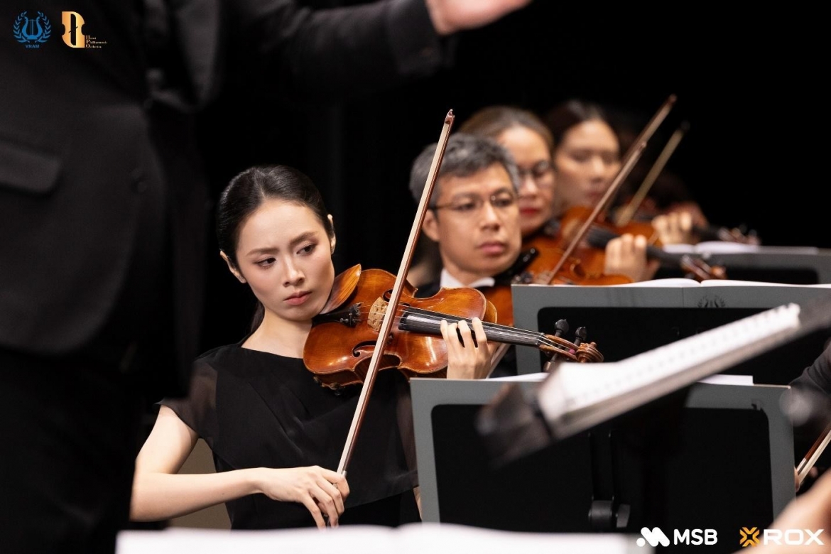 sara dragan viet tiep cuoc hen voi khan gia ha noi hinh anh 3