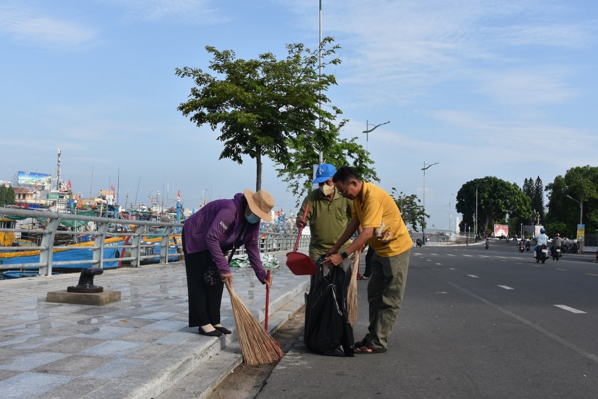 hang ngan nguoi huong ung le ra quan bao ve moi truong hinh anh 2