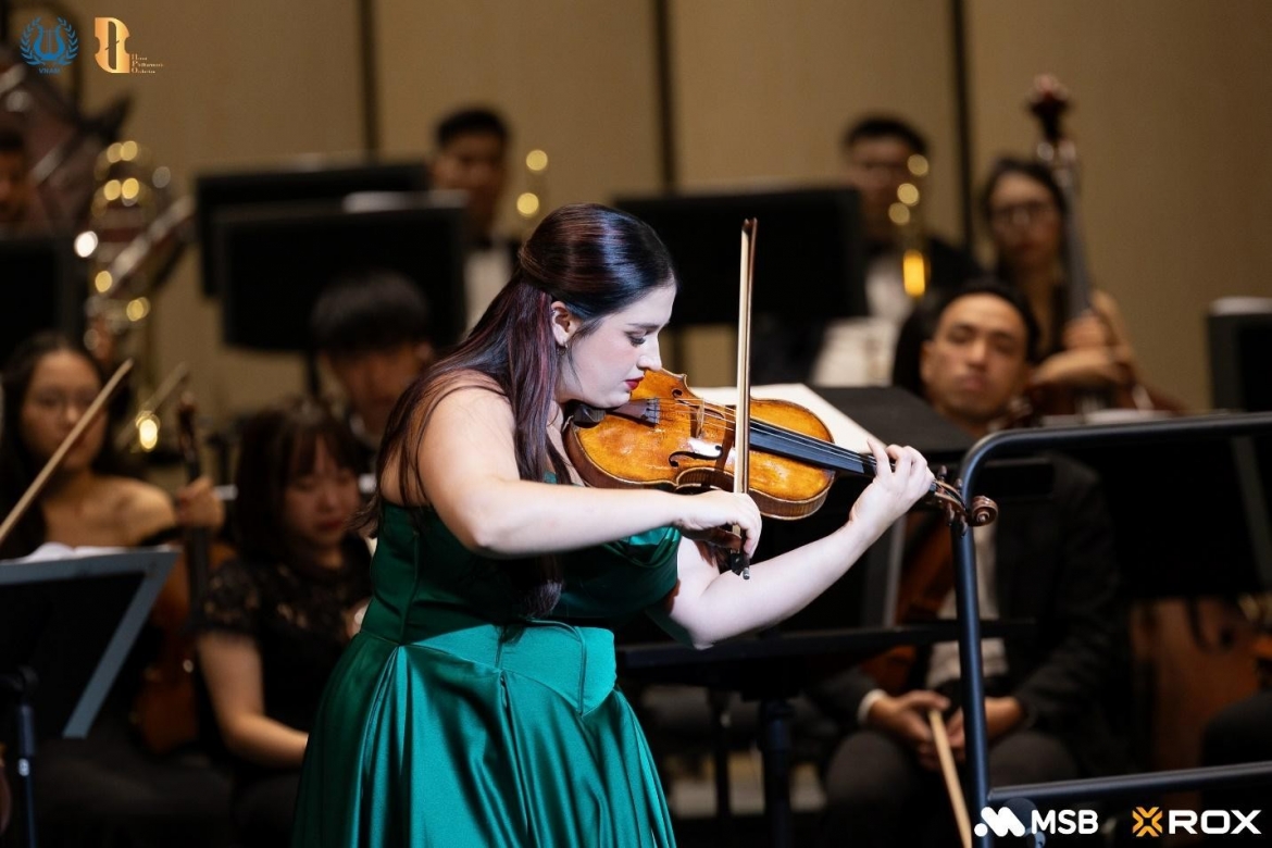 sara dragan viet tiep cuoc hen voi khan gia ha noi hinh anh 5
