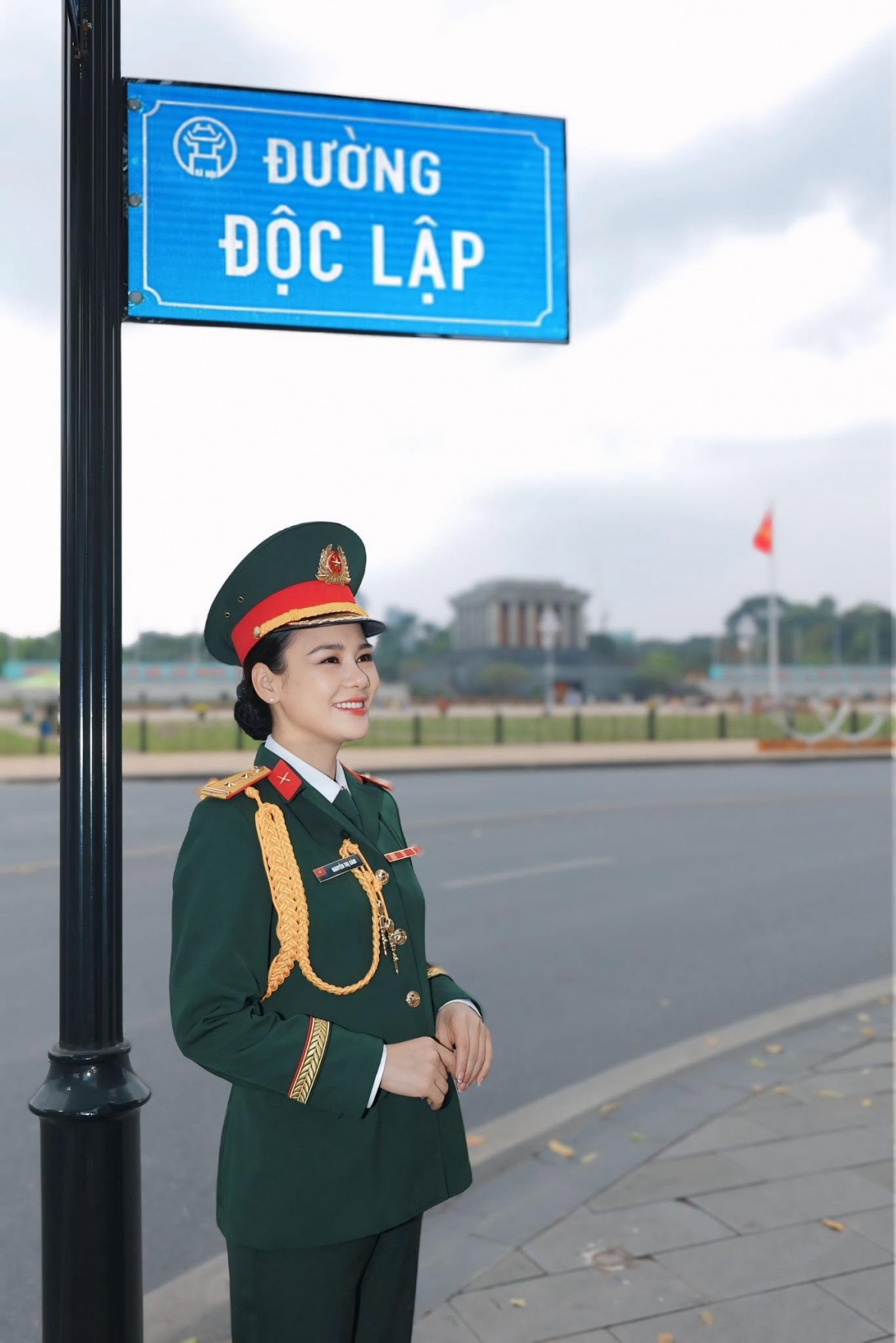 huyen sam ke hau truong khoc suot 2 ngay khi quay phia ben kia thanh pho hinh anh 7