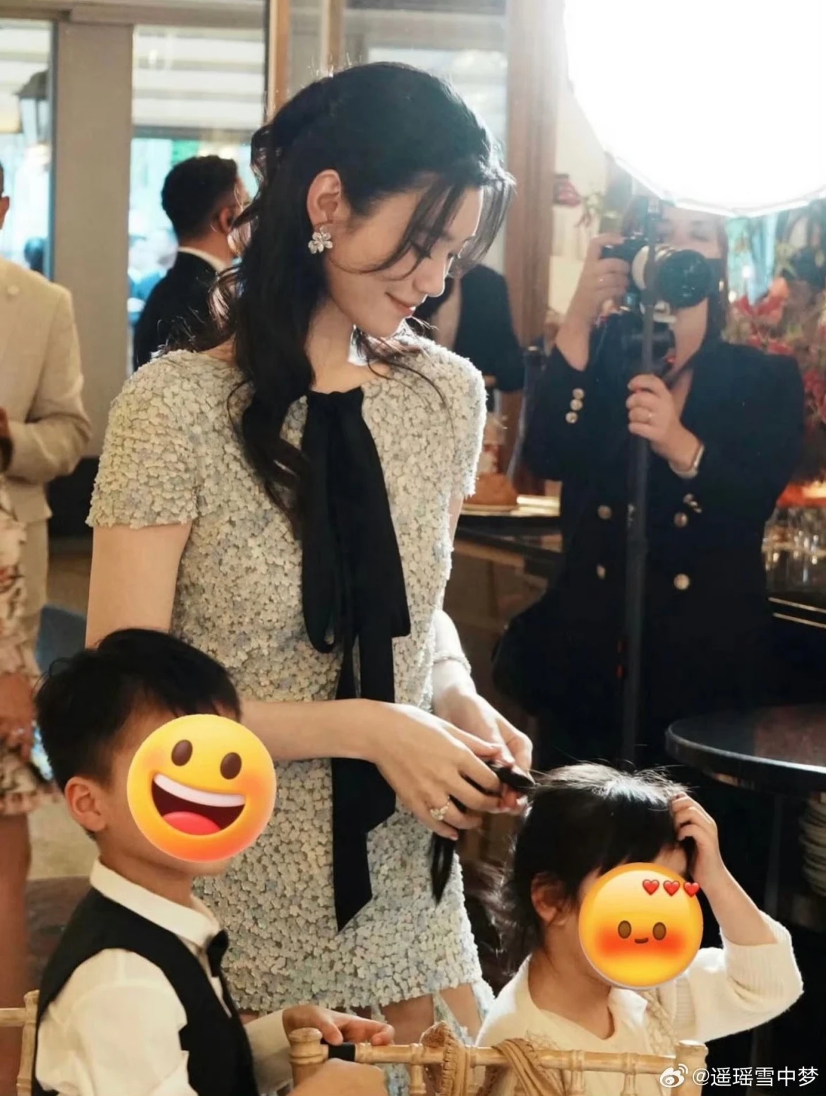 hon nhan vien man cua victoria s secret he mong dao va con trai vua song bac hinh anh 3