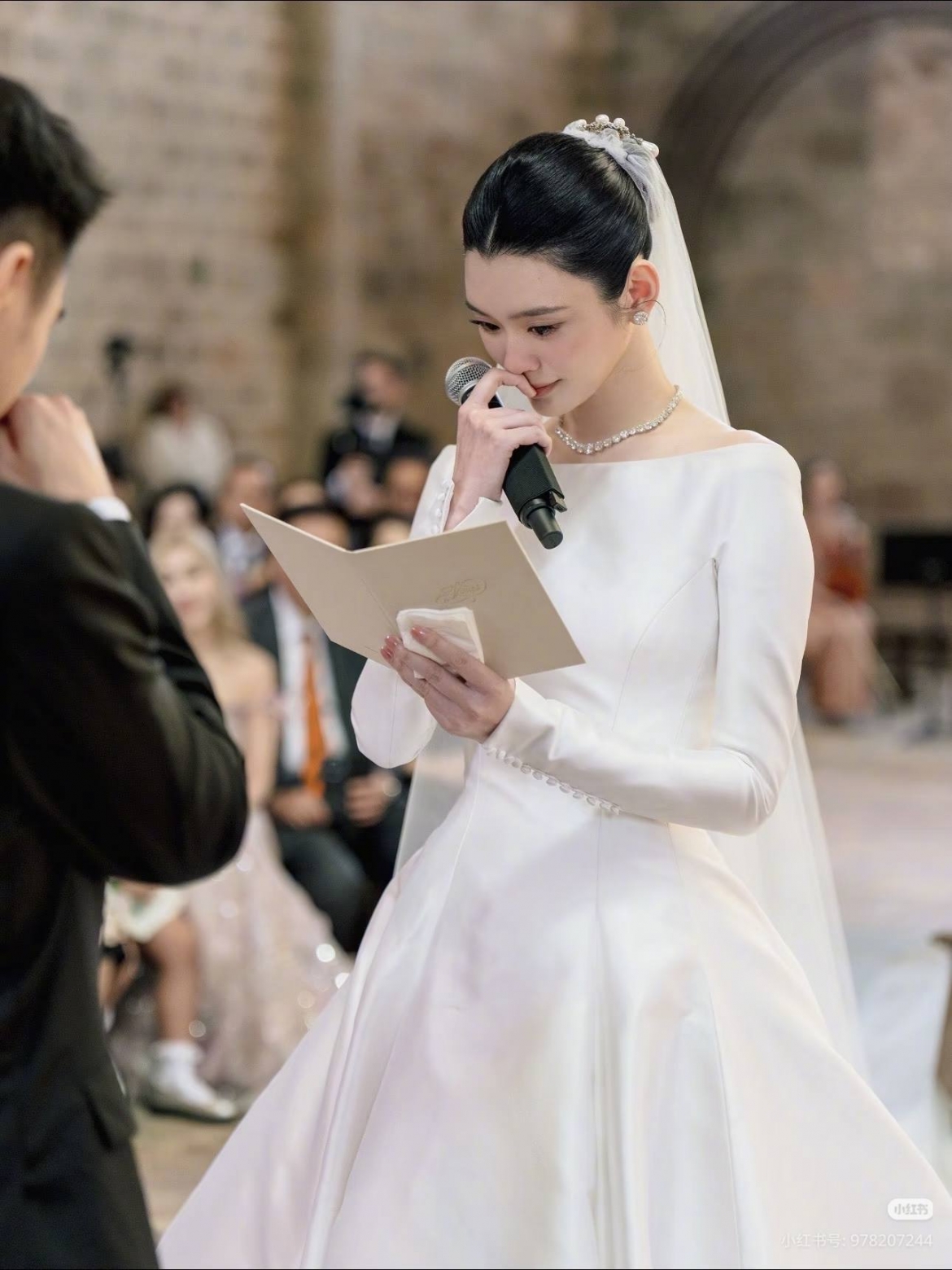 hon nhan vien man cua victoria s secret he mong dao va con trai vua song bac hinh anh 8