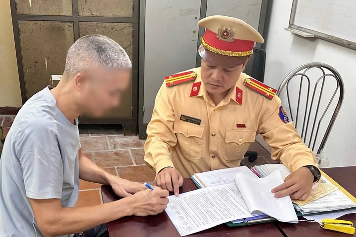 xac dinh danh tinh tai xe lam roi vai bun dat tren duong vo chi cong hinh anh 2