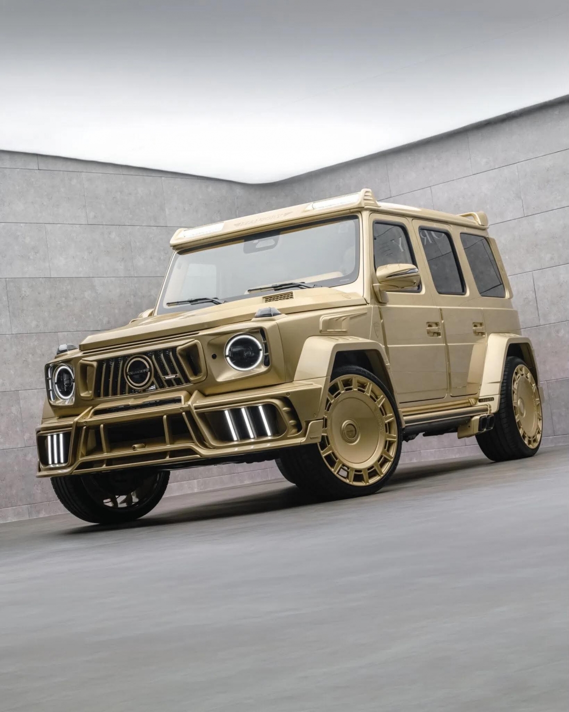 ngam ban do mansory mercedes-amg g63 dat vang kieu dubai, cong suat 820 ma luc hinh anh 1