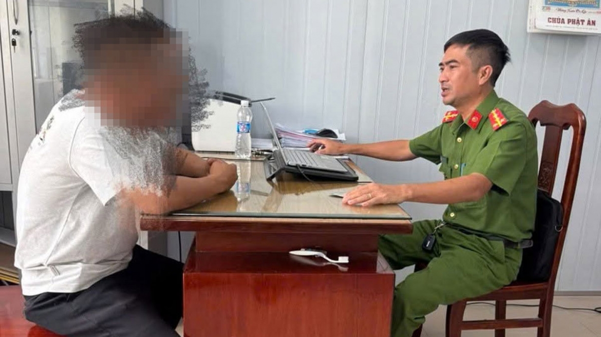 Trộm 36 con dao của công ty đem bán, nam công nhân và người mua đều sa lưới