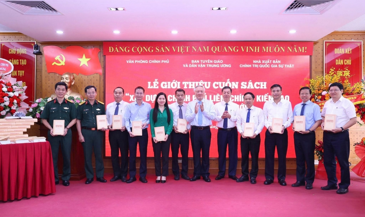 gs.ts nguyen hoa binh chinh phu kien tao khong chi tap trung vao quan ly hinh anh 2
