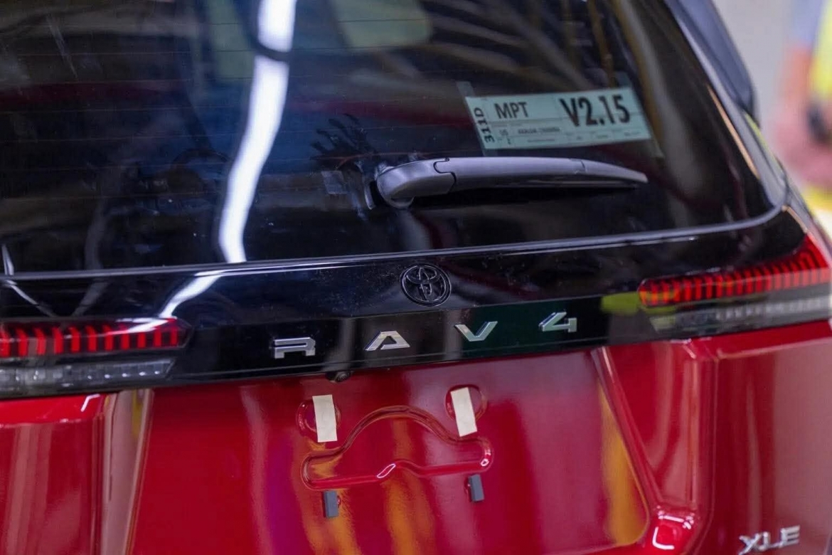 toyota rav4 2026 chay hang tai my, khach phai cho nhieu thang moi nhan xe hinh anh 3