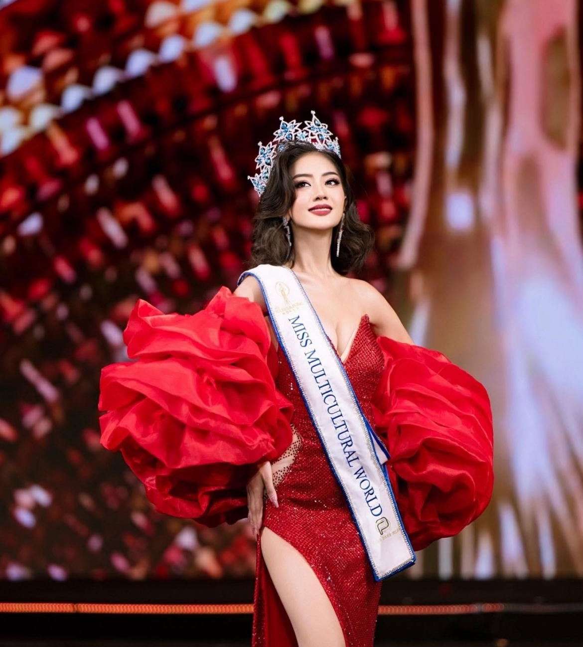 nguoi dep 22 tuoi den tu myanmar dang quang hoa hau van hoa the gioi 2026 hinh anh 1