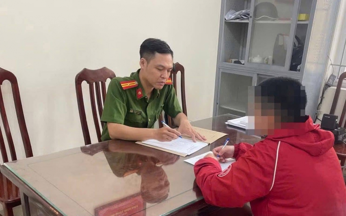 luat su shipper hanh hung nu khach hang co dau hieu cua nhieu toi danh hinh su hinh anh 1
