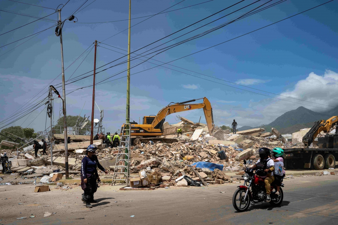 venezuela chay dua voi thoi gian de tim kiem nan nhan dong dat hinh anh 9
