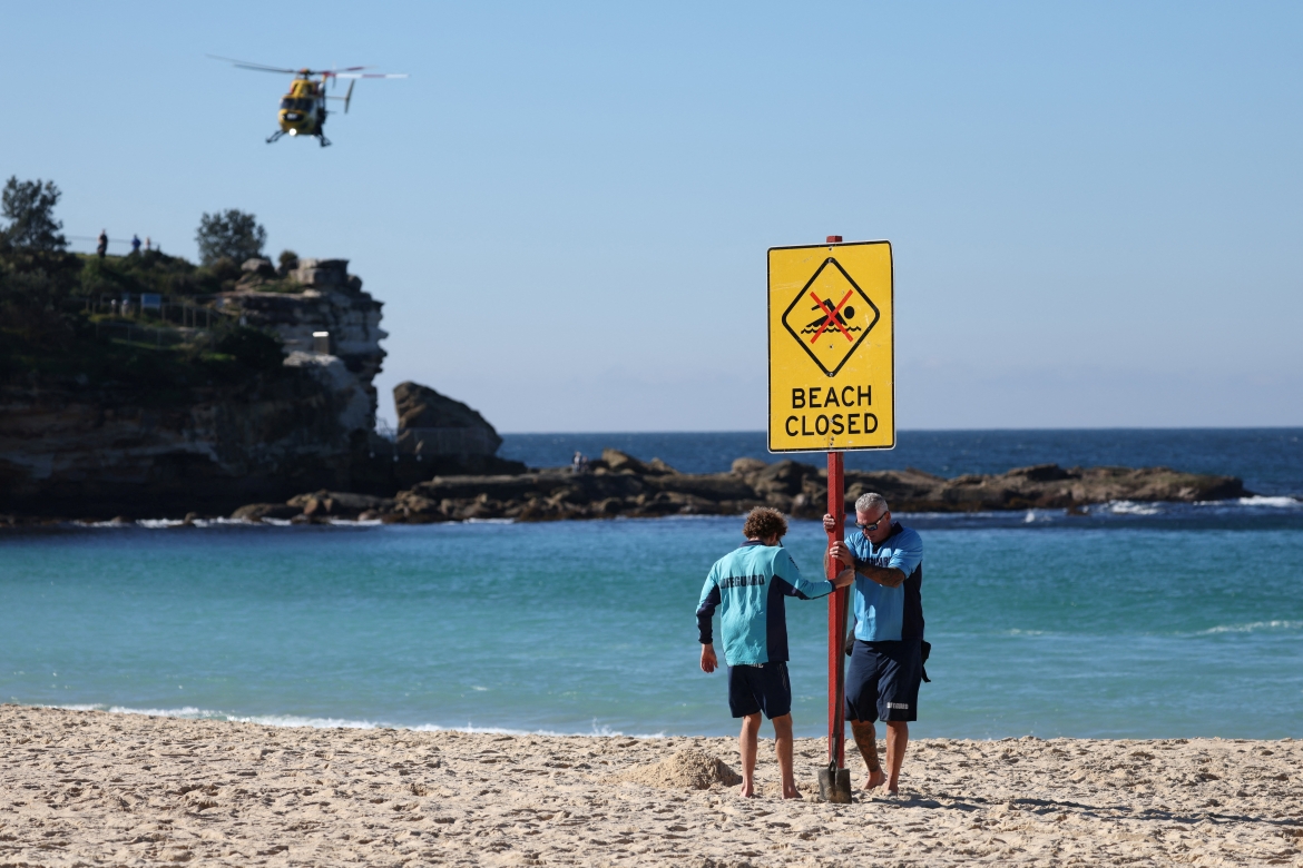 australia dong cua nhieu bai bien sau khi ca map can nguoi hinh anh 1