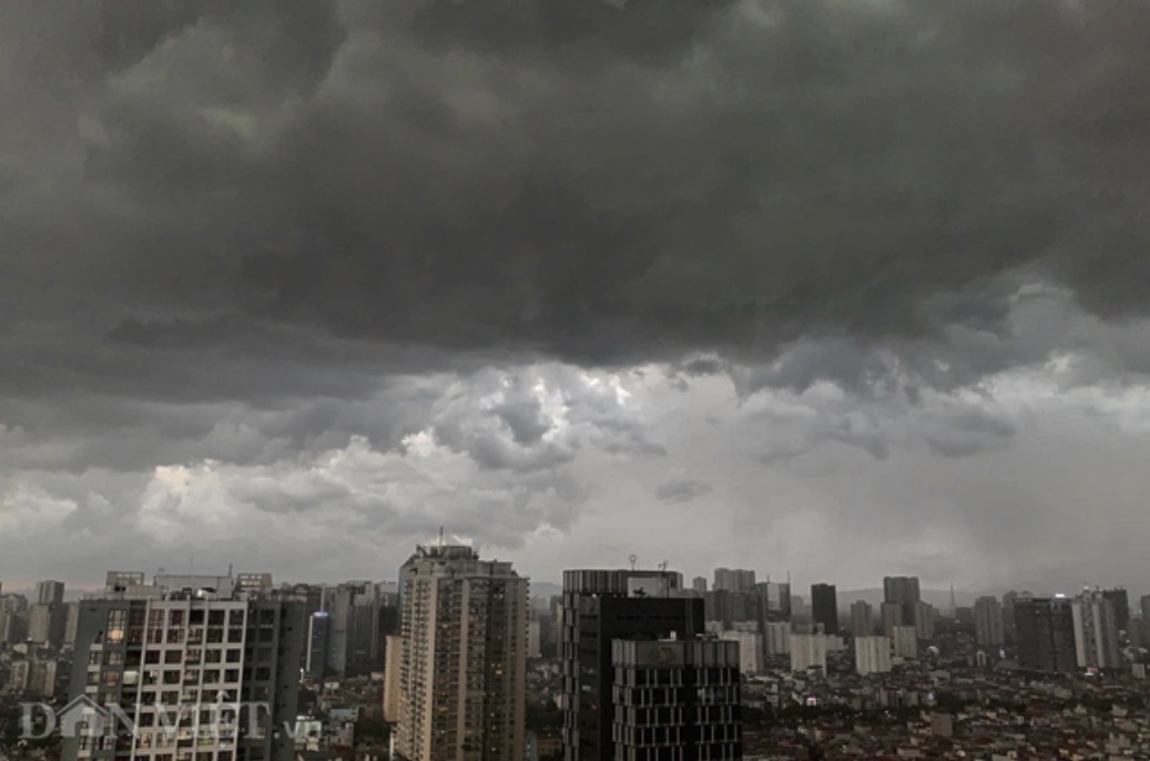 ha noi du bao co mua to, mua da trong 2-4 gio toi hinh anh 1