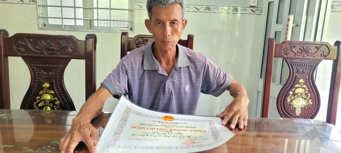 co quan chuc nang vao cuoc vu nhieu bang khen, huan chuong bi bo quen hinh anh 2
